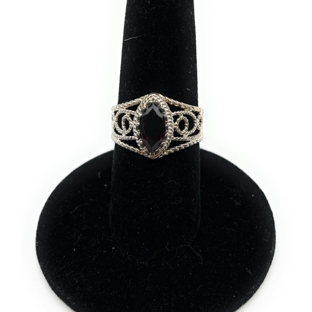 Nataliya V Collister's NVC Sterling Ring Size 7 (1076)  .